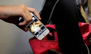 सावधान! दसऱ्याच्या खरेदीसाठी आलेल्या नागरिकांच्या मोबाईलवर डल्ला