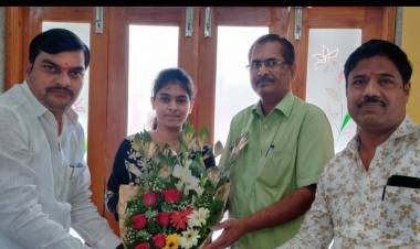 शामभाऊ जगताप यांनी हर्षदाच्या 'या' कामगिरीची दखल घेत शुभेच्छा दिल्या.