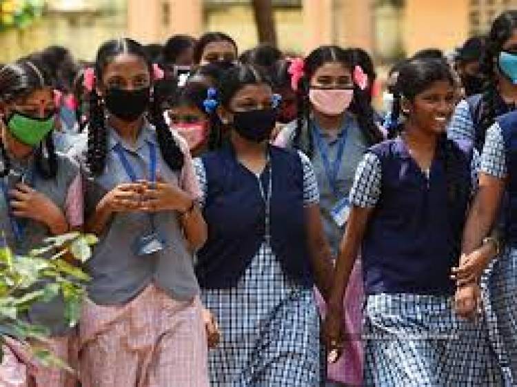 एकाच शाळेतील १७ जण कोरोना पॉझिटिव्ह