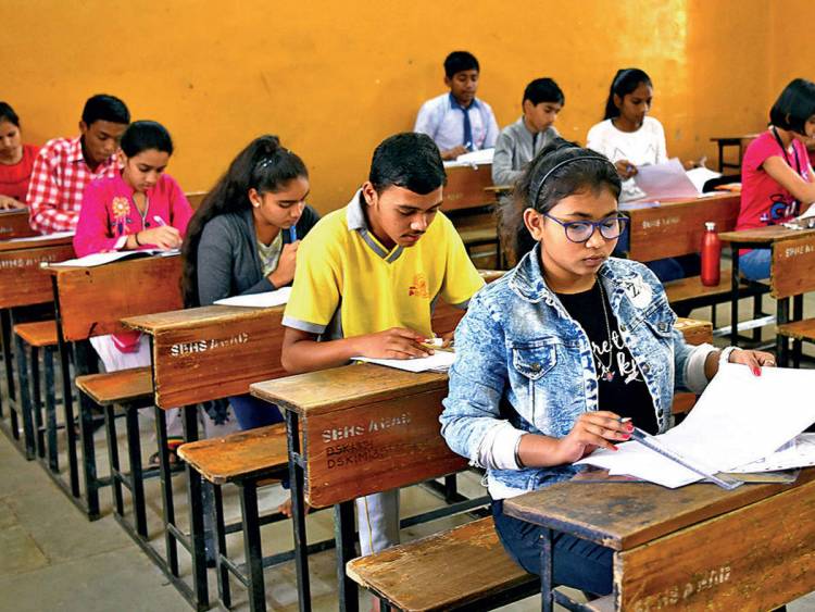 दहावी-बारावीच्या परिक्षेबाबत शिक्षण मंडळानं ‘हा’ मोठा निर्णय