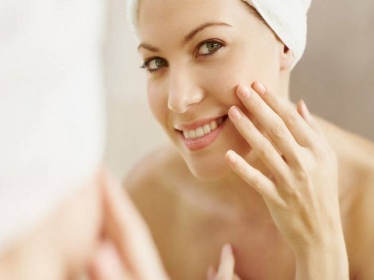 चमकदार चेहरा दिसण्यासाठी कच्च्या दुधाचा ‘असा’ करा वापर