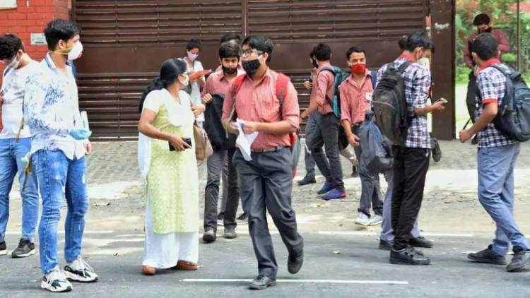  बोर्डाच्या शाळांना महत्त्वाच्या सूचना; ऑनलाईन मिळणार दहावीच्या परीक्षेचं प्रवेशपत्र