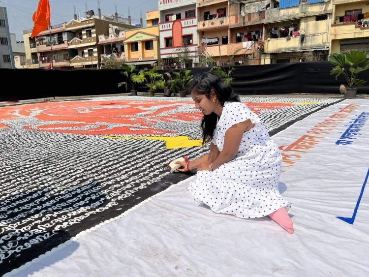 भोसरीत साकारली शिवरायांची ४० फुटी रांगोळी  