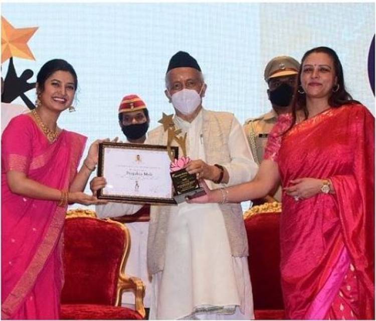 प्राजक्ता माळीला राज्यपालांच्या हस्ते पुरस्कार मिळाल्यानंतर ‘ती’ पोस्ट चर्चेत 