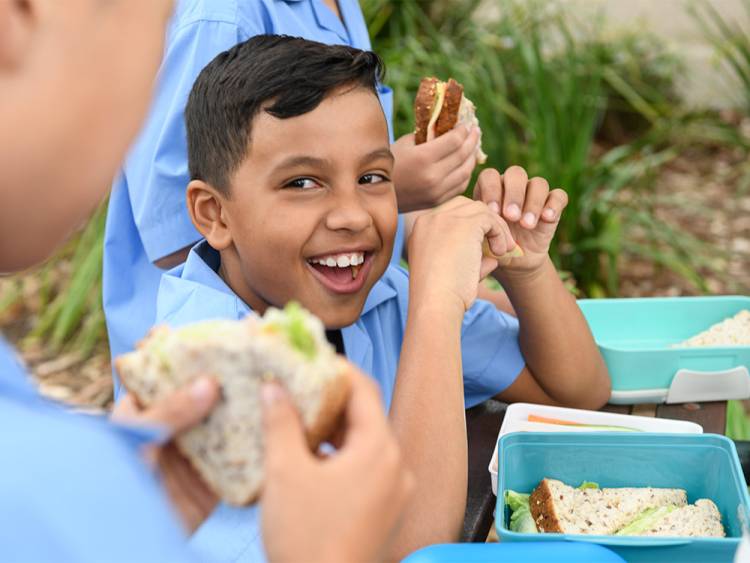 लहान मुलांची दृष्टी सुधारण्यासाठी मदत करतात ‘हे’ पदार्थ