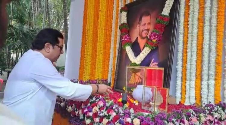 राज ठाकरे यांनी स्वर्गीय लक्ष्मण जगतापांच्या कुटुंबीयांची घेतली भेट