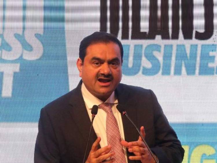 गौतम अदानींचं साम्राज्य आलं निम्म्यावर, नेटवर्थमध्येही ५३ टक्क्यांची घट!